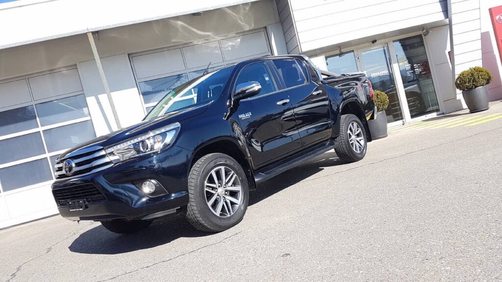 Toyota Hilux Double Cab.-Pick-up 2.4 D-4D 170 Sol Premium